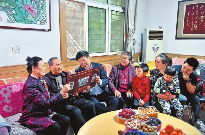 “3毛钱故事”结局大团圆  “河南大哥”与“北京男孩”52年后再相见