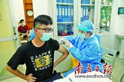 广东推进为港澳同胞接种疫苗工作 在粤师生分批次接种
