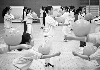 北京市推进学校体育工作现场调度会召开 让学生“走出来”“动起来”“赛起来”