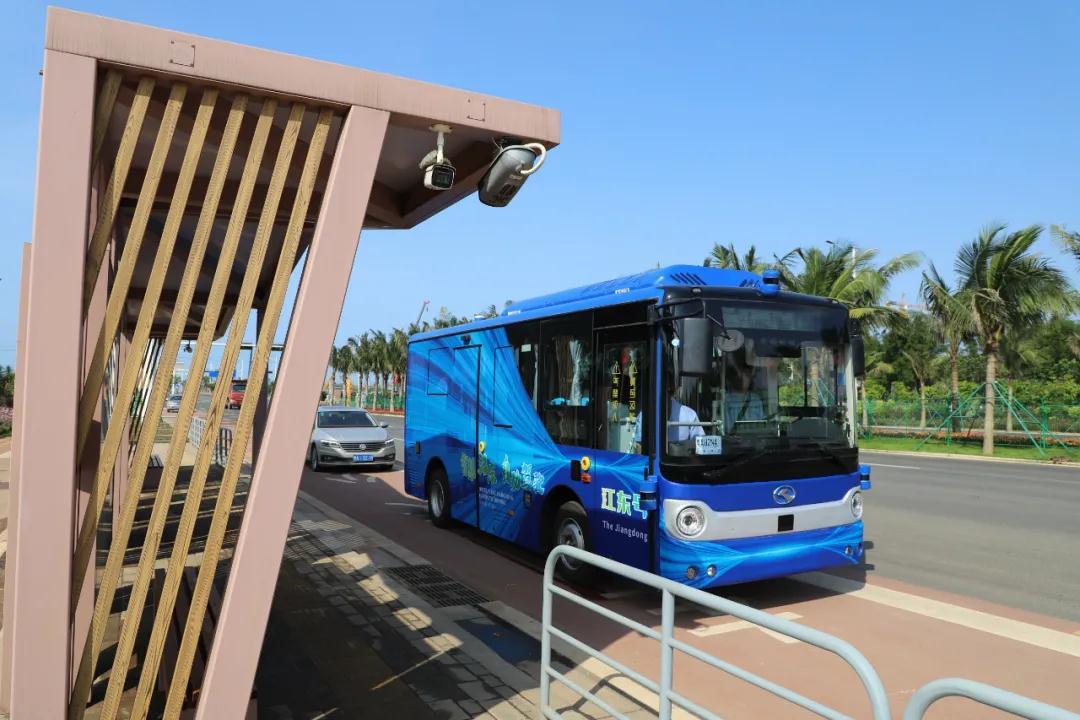海南首个开放道路自动驾驶公交车在海口江东新区成功试运行