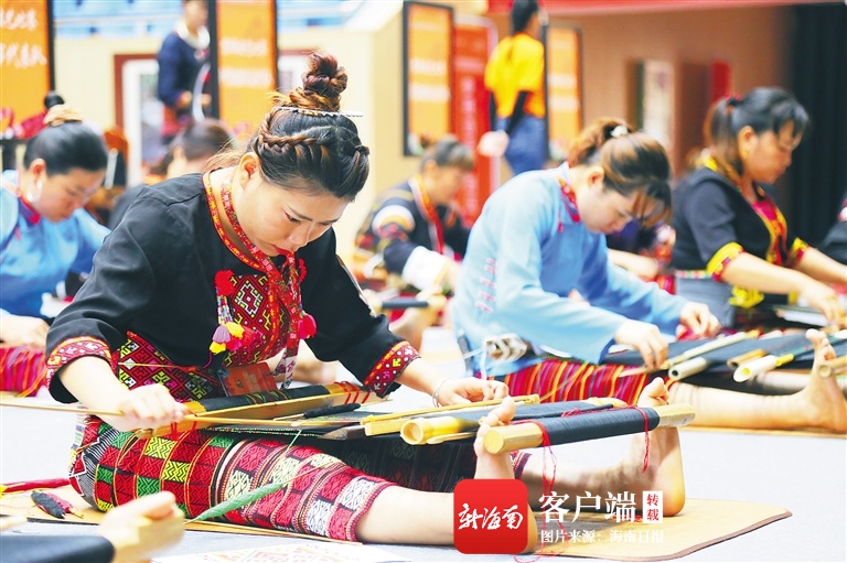 黎锦苗绣技艺展示及比赛在昌江举行