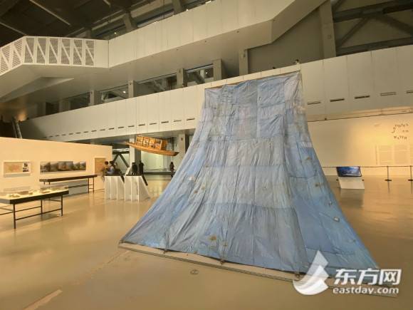 摆渡般变身悬空“水体”博物馆 上海双年展委约作品数创新高