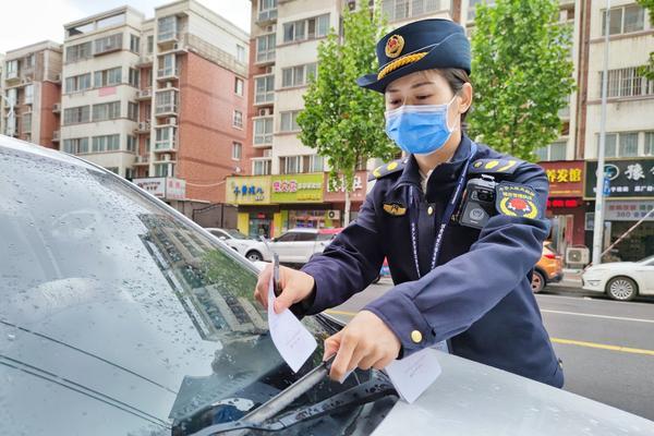 车主注意！5月1日起郑州城管将对次干道、支路背街的违章停车“贴条处罚”