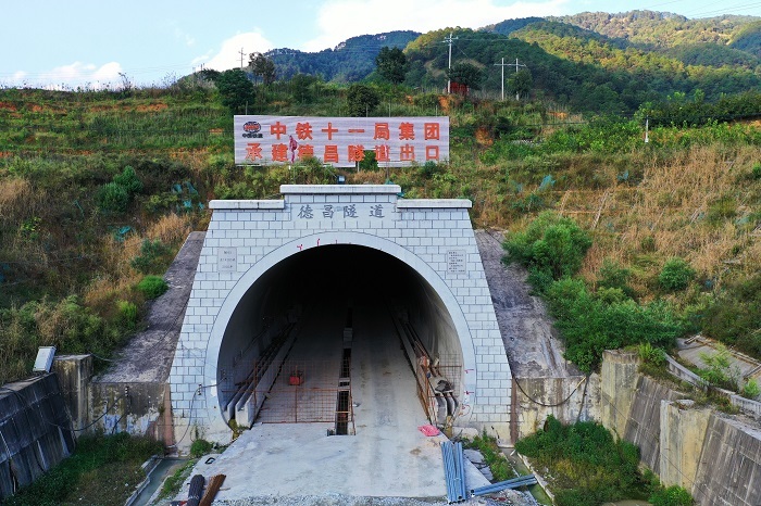 成昆铁路扩能改造工程冕宁至米易段全线25座隧道全部贯通