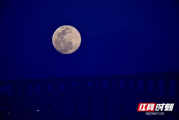 今年首次超级月亮27日晚上演 持续阴雨绵绵的湖南能看到吗