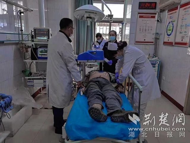 患者心脏骤停  鄂州市中医医院急诊科与死神竞速