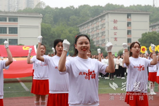 黄石一高校春季运动会开幕 奥运女篮选手前来“助阵”