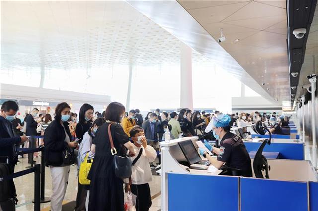 武汉天河机场迎来客流高峰 “五一”期间预计运送旅客近50万人次