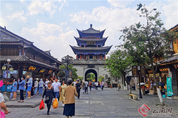 放心游云南丨大理古城发布客流预警 云南旅游市场热中有序