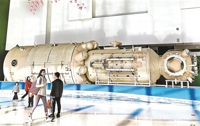 天和核心舱1：1构件亮相中国科技馆