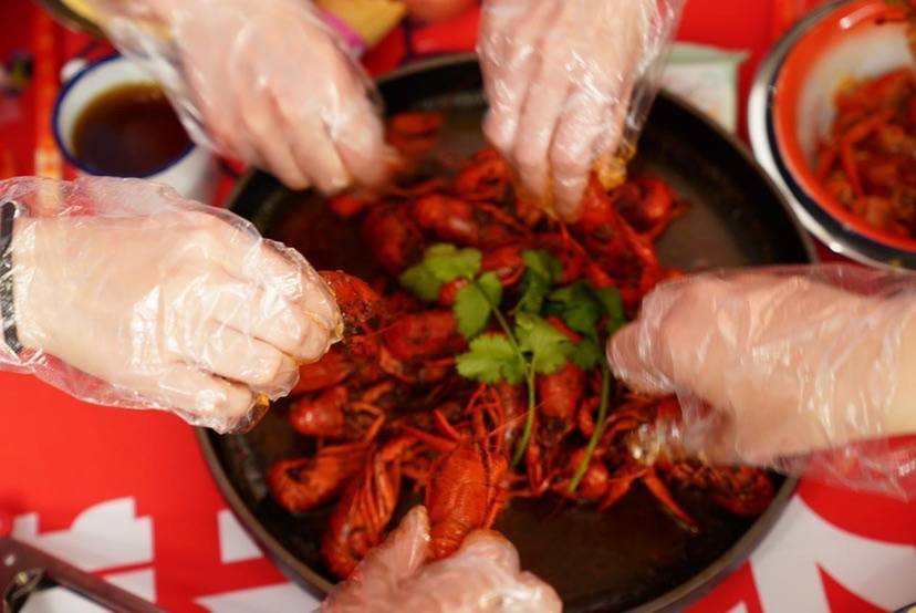甜口、水果味、白兰地口味……“五一”前三天上海市民每天吃掉15吨小龙虾