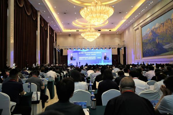 专家齐聚“把脉献策” 首届中原基础教育改革发展论坛在郑州举行