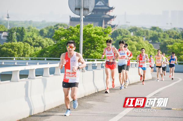 与湘江共奔，2021湘江马拉松赛引全民开跑