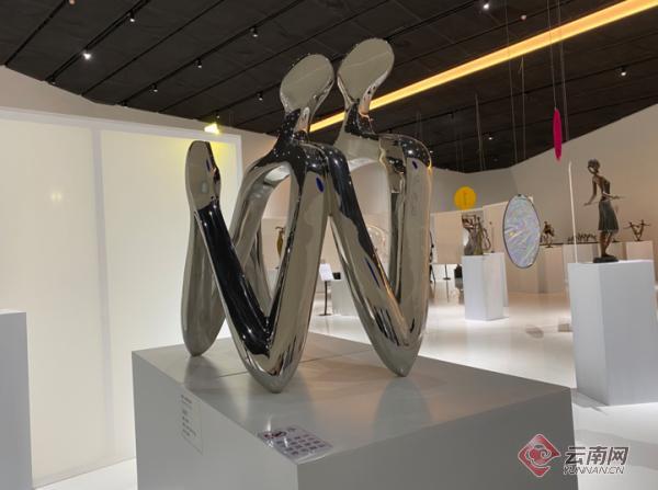 《飞翔的梦——章华雕塑艺术展》在弥勒东风韵艺术中心展出