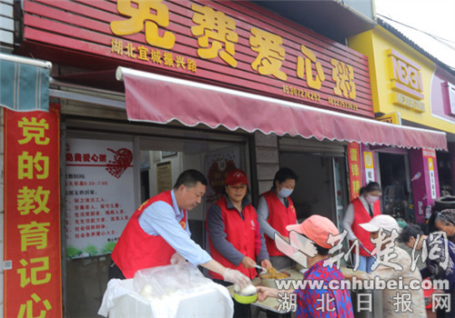 宜城这家爱心粥店“火”了 4年免费提供6万多份爱心早餐