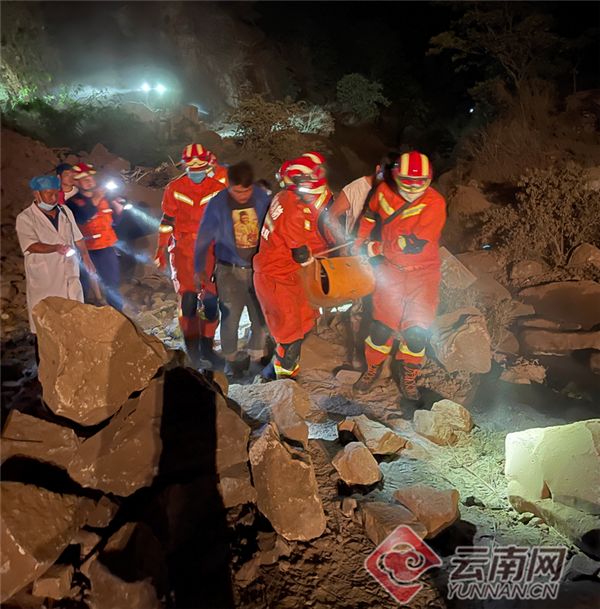 【关注漾濞地震】云南消防救援队伍成功营救17名被困人员、转移1446人