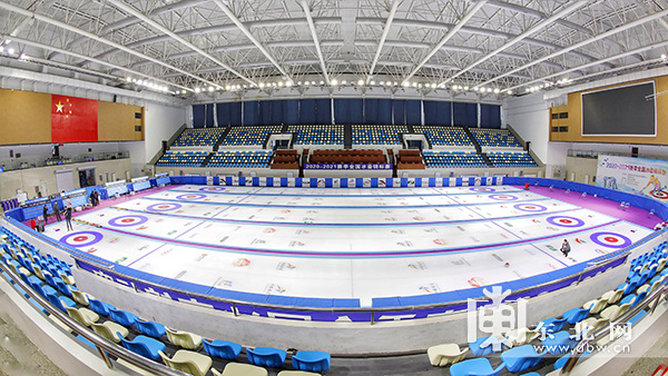 2020-2021赛季全国冰壶锦标赛26日在哈尔滨开赛