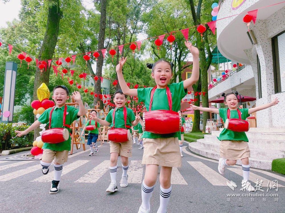 湖北省省直机关第一幼儿园举行“红色游园”庆六一活动