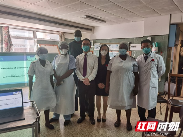 援非日记｜中国专家在津巴布韦为新冠ICU医护人员开展培训
