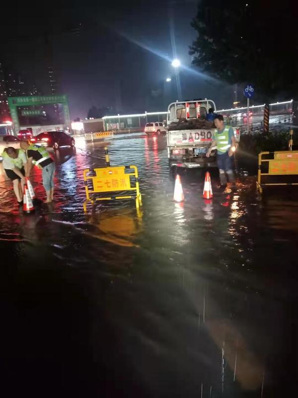 应对暴雨！郑州共出动2230余人参与防汛32座雨水泵站抽升正常