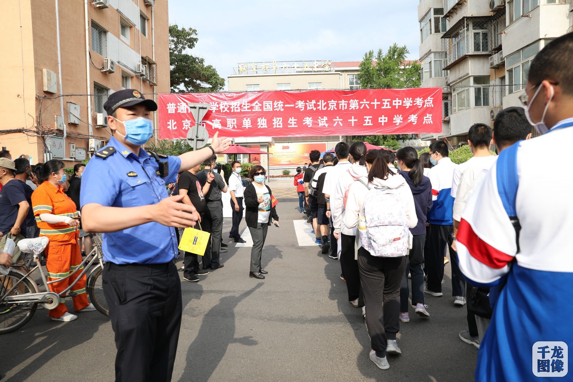 “暖心”！北京：大学生“组团”回校参加志愿服务助力高考