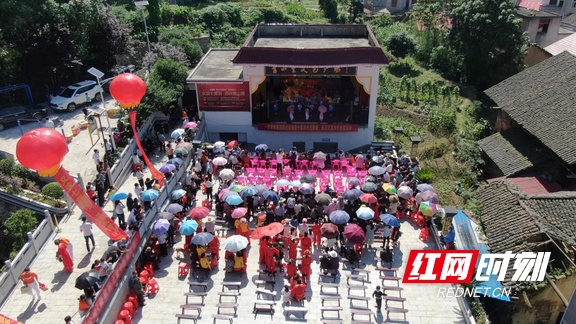 “爱行百里 心系乡村”，湖南一诚健康举行大型公益问诊和演出活动