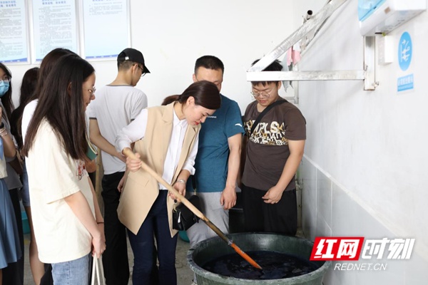 湖南工程职业技术学院采蓝传奇项目组开启非遗“溯源之旅”