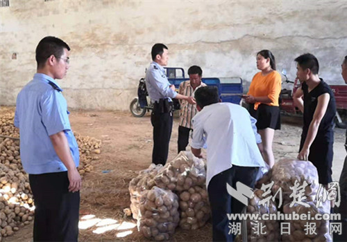 2万斤土豆滞销 襄州民警爱心帮扶解决困难