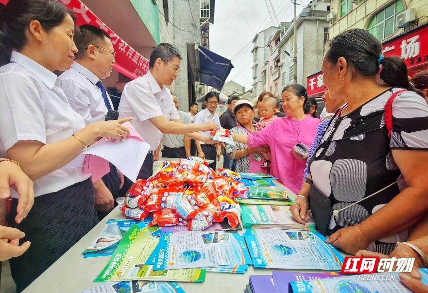 “一起赶场学党史”，湘西州气象局、州水文局携手在行动