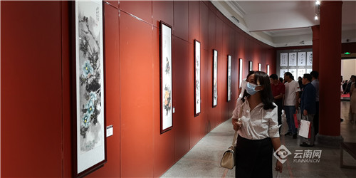 “云南·情怀”唐华育花鸟画展在云南美术馆展出