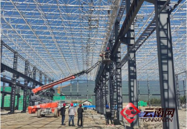 丽江城市轨道交通1号线车辆基地联合车库钢网架拼装完成