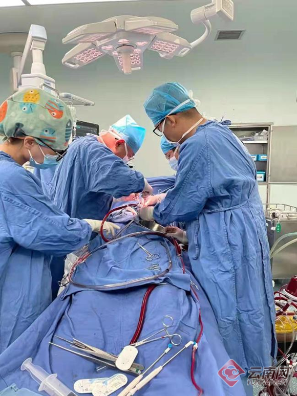 国庆我在岗丨7天9台心外科高难度手术，他们奋战了70个小时