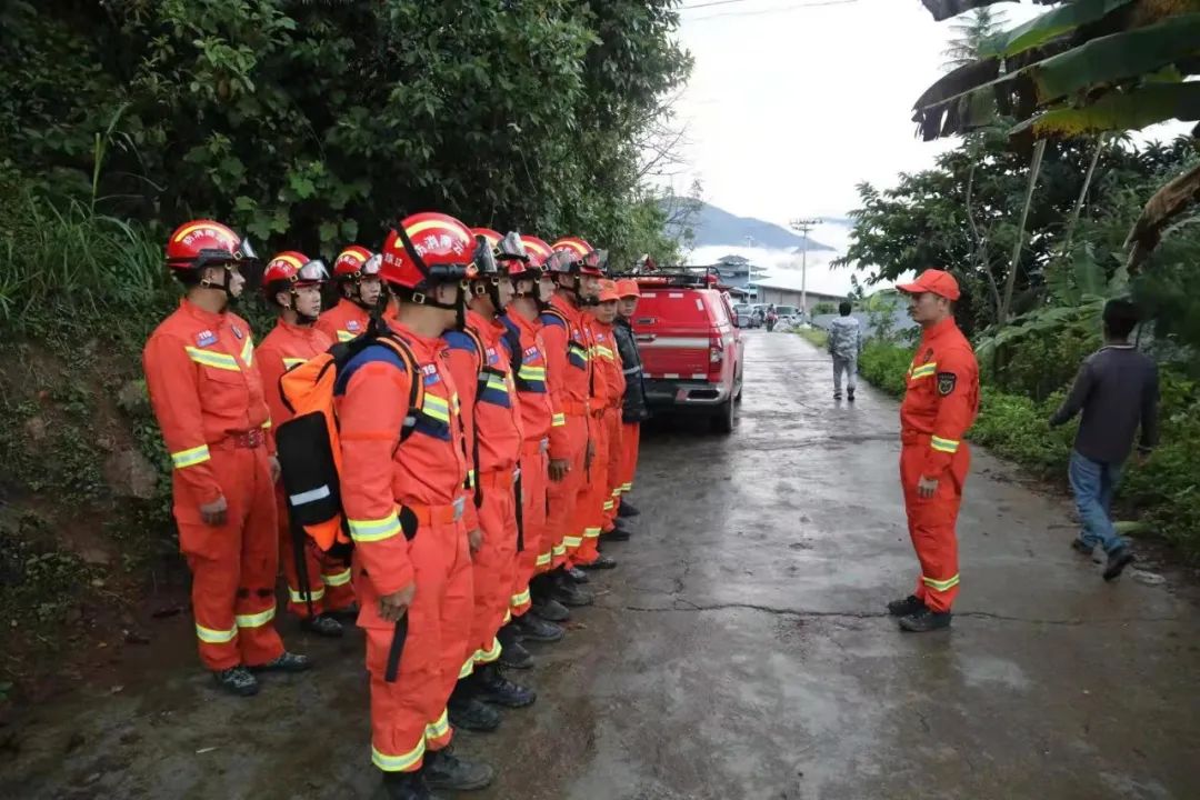 向核心区进发！云南消防集结力量，持续不间断搜救4名失联地质人员