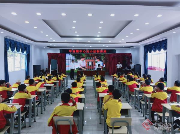 云南红河县广泛开展国家宪法日宣传活动