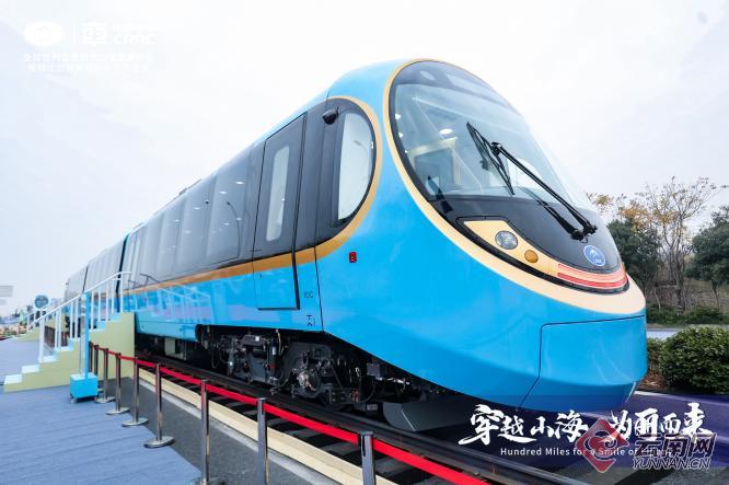 丽江轨道交通1号线有轨电车首列车下线，计划明年底开通运营