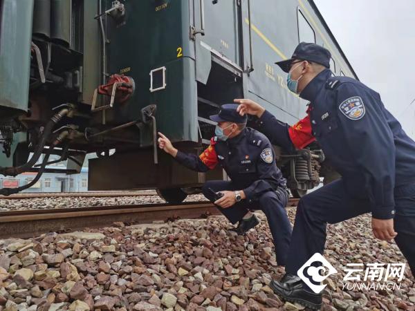 昆明铁路警方积极开展线路治安整治