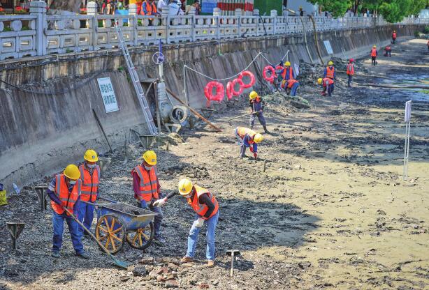 昆明翠湖公园清淤工作预计6月28日结束