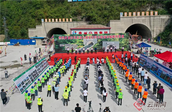 安石隧道双幅贯通 云凤高速预计今年6月底建成通车