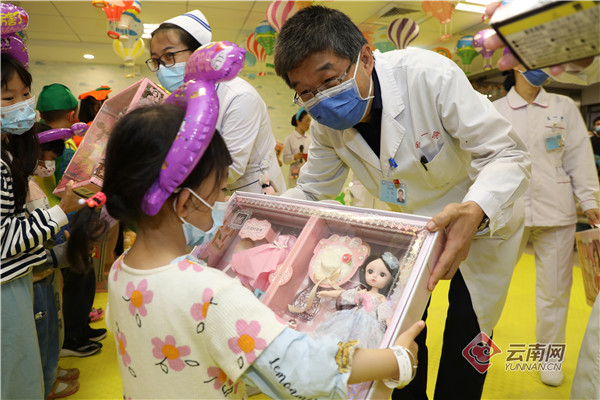 六一儿童节 云南这家医院儿科成了儿童乐园