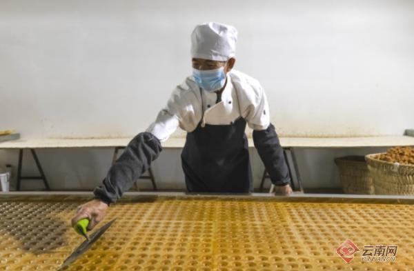 巧家红糖特色产业“触网” 带动农户就近务工增收