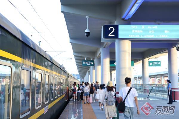 云南：铁路部门增加运力 为暑期旅游添动能
