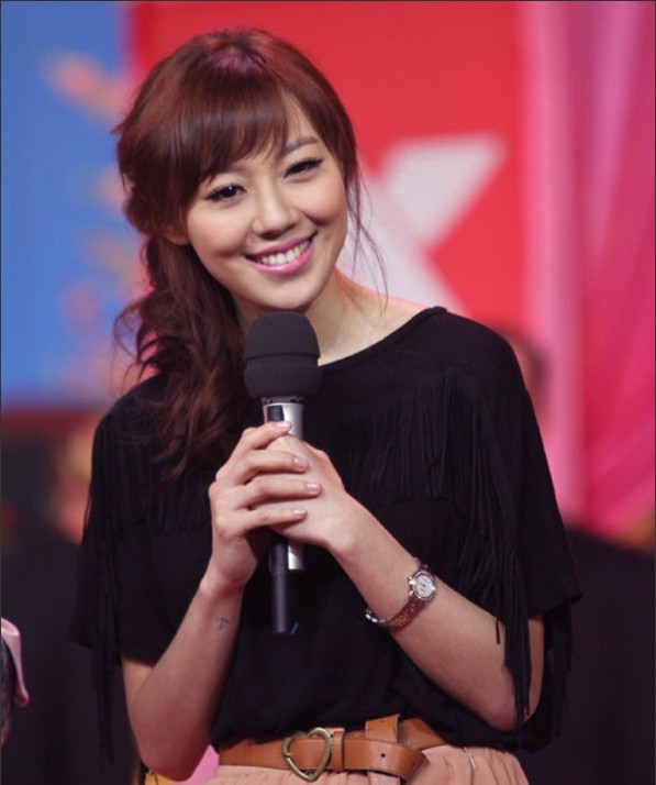 度娘刘冬现身《天天向上》前后反差大