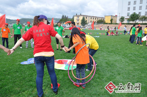 "携手同行·让爱远航"昆明志愿者大姚县关爱留守儿童