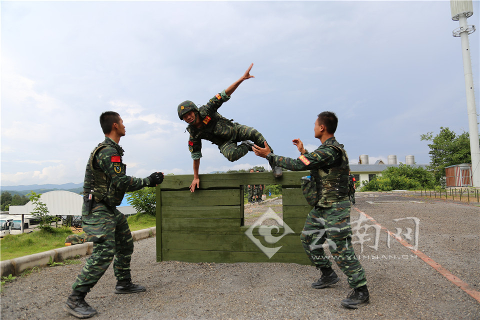 武警昆明支队魔鬼周极限训练检验反恐作战水平