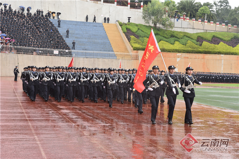 云南警官学院举行新生军训演练暨校园开放日活动