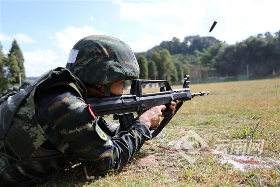 高清组图:魔鬼极限训练锻造云南武警全能特战精英