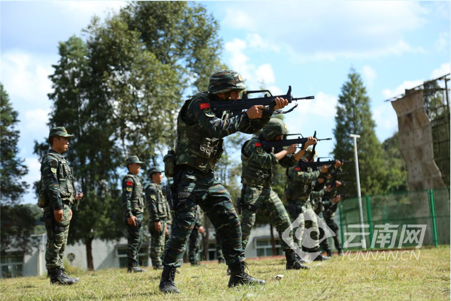 高清组图:魔鬼极限训练锻造云南武警全能特战精英