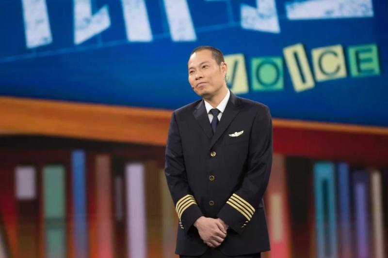 温暖经历生死备降川航机长首次与当事乘客见面
