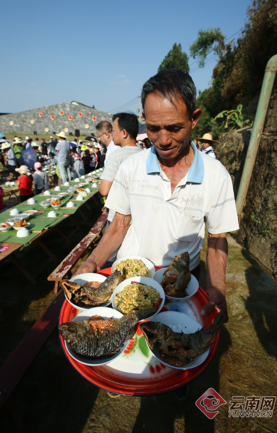 云南红河县:梯田里的长街宴