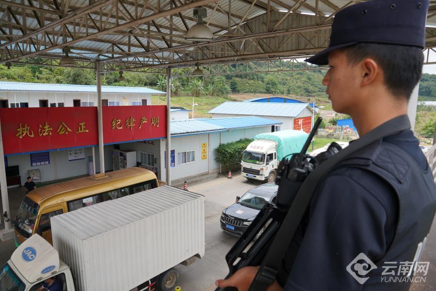 高清组图云南一线查缉点缉毒警的十八般武艺